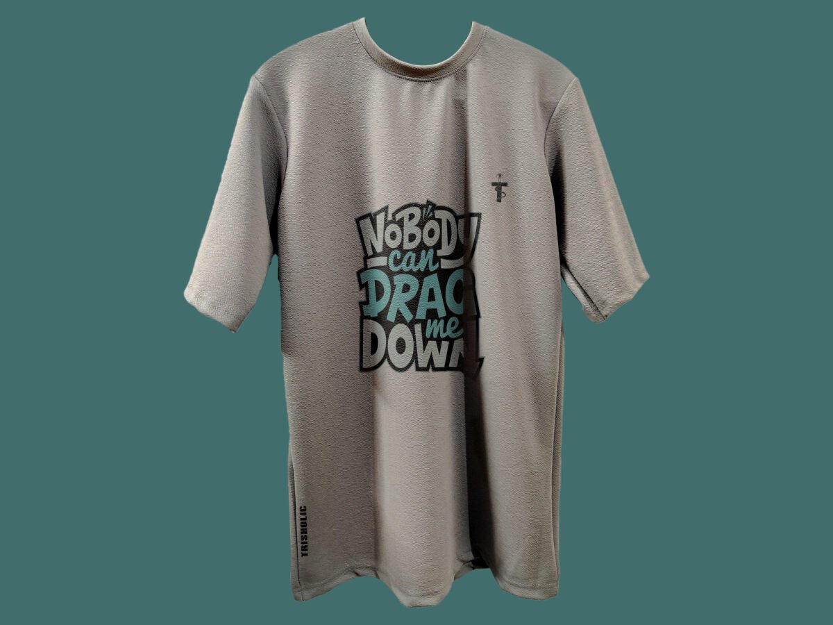 Model wearing Trisholic oversized Nobody Can Drag Me Down t-shirt